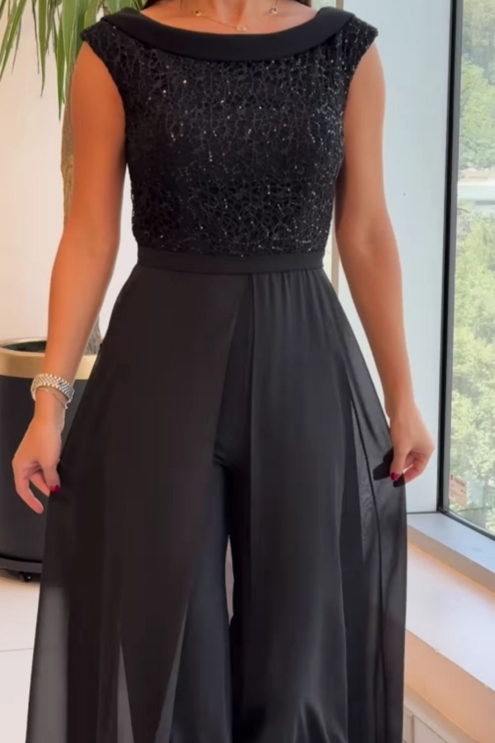 LUNA | STRUCTURED SLEEVELESS JUMPSUIT
