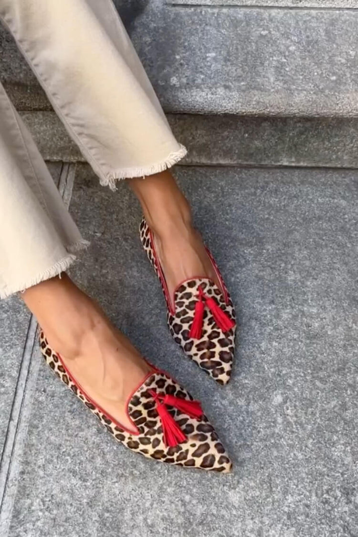EMMA | POINTED LOAFER WITH RED TASSELS