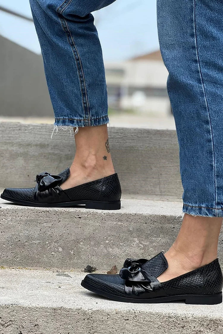 ZOEY | BLACK LOAFER WITH SHINY BOW