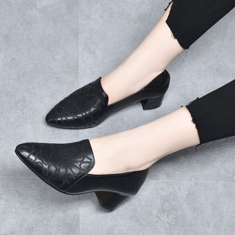 Victoria - Soft Leather Embroidered Pumps